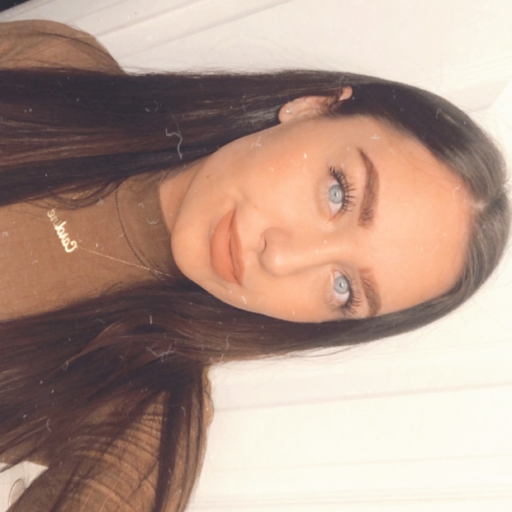 Meet your Posher, Caroline